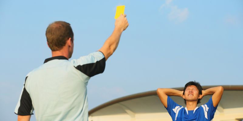 Luật Thẻ Vàng Trong Bóng Đá - Văn Hóa Thi Đấu Chuyên Nghiệp 2 Quy định chi tiết về luật thẻ vàng trong bóng đá