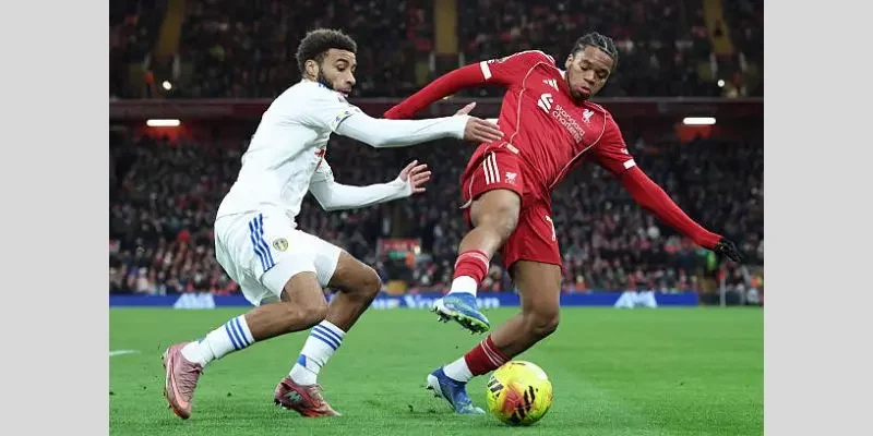 Hàng công kém sắc bén của Liverpool